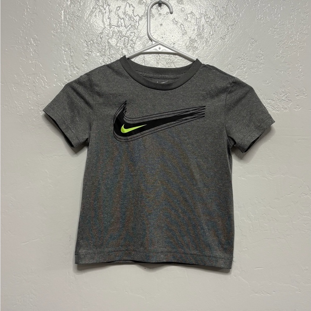 Boys size small (5/6) Nike shirt, #G1184